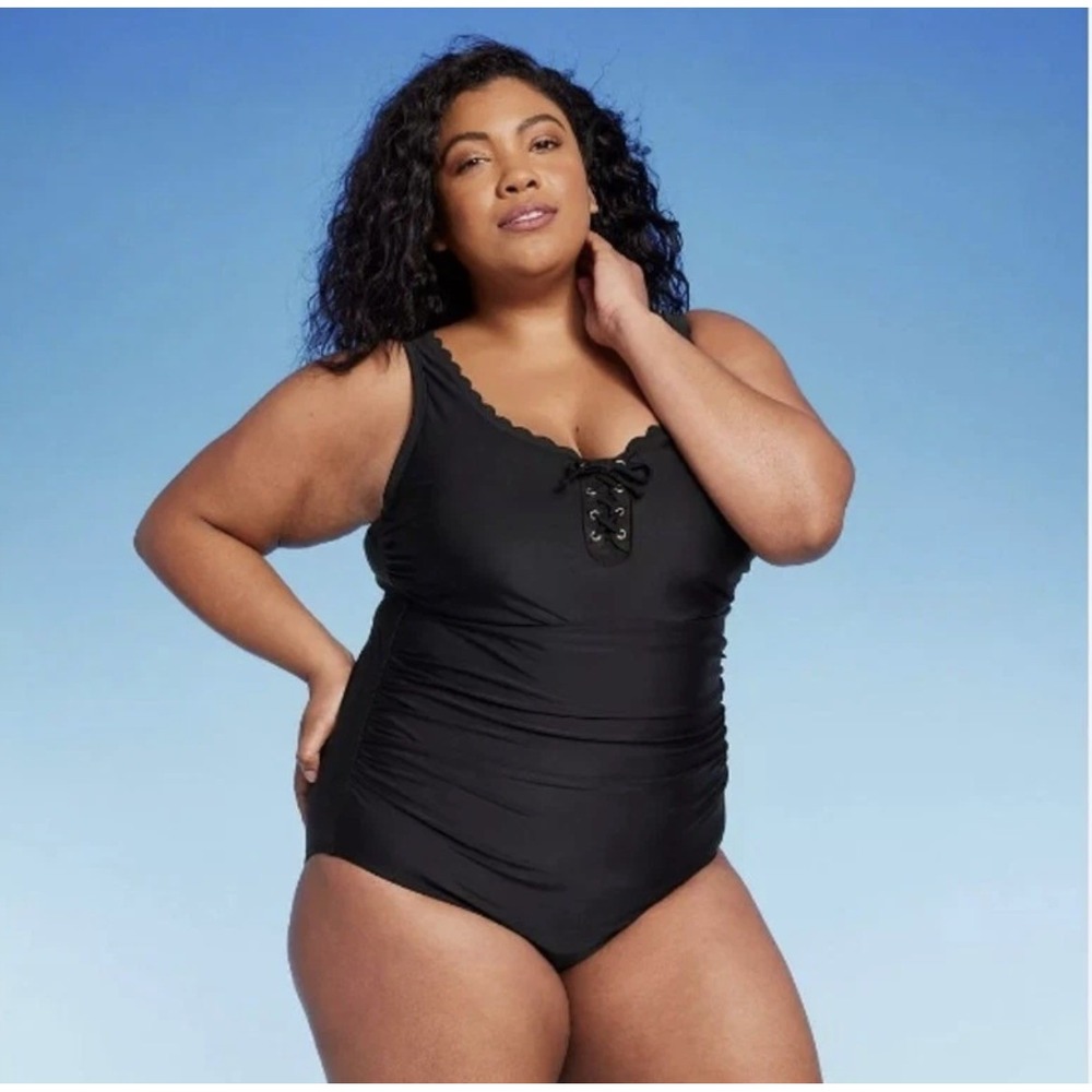 Women's Lace-Up Grommet Scallop One Piece Ruched Swimsuit - Kona Sol Black 17 XL
